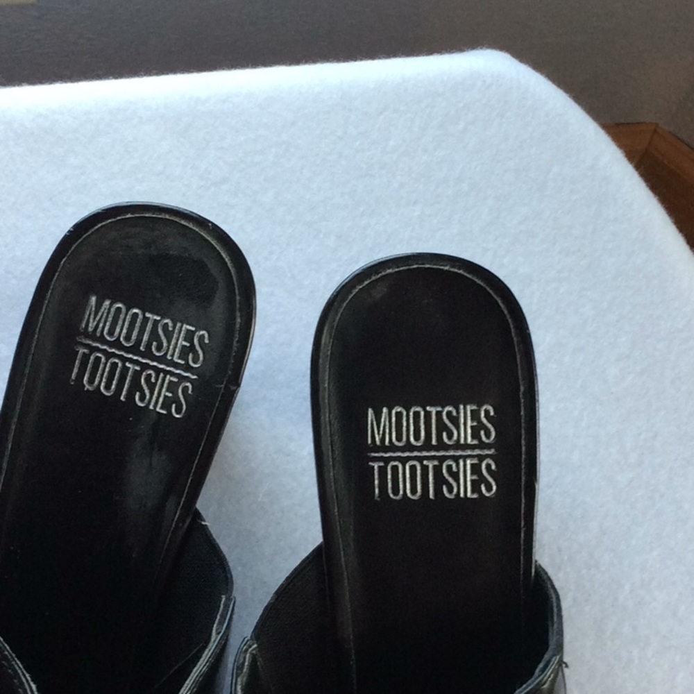 Shoes - Picture 2 of 4